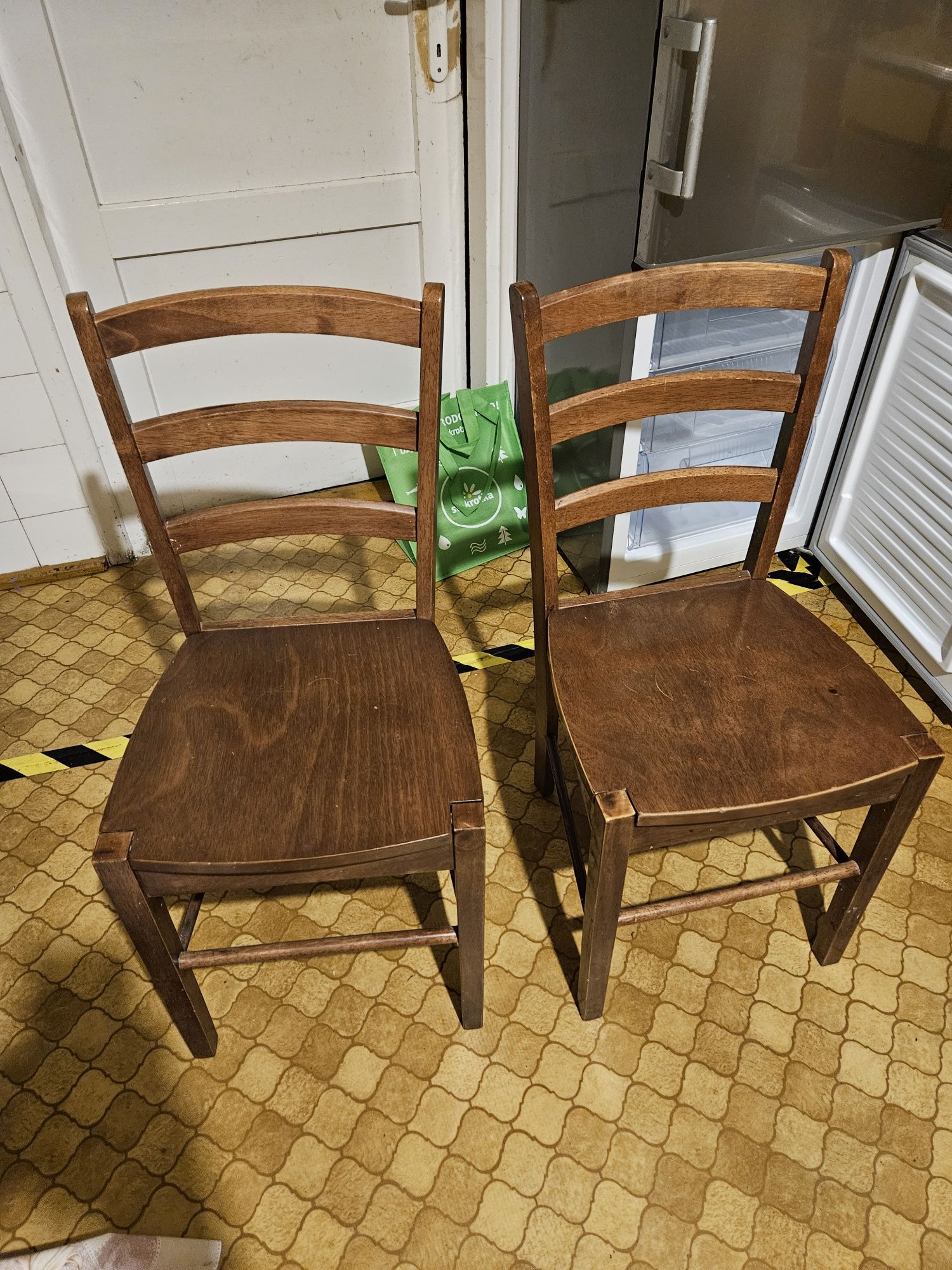 Krzesła 2 szt drewno