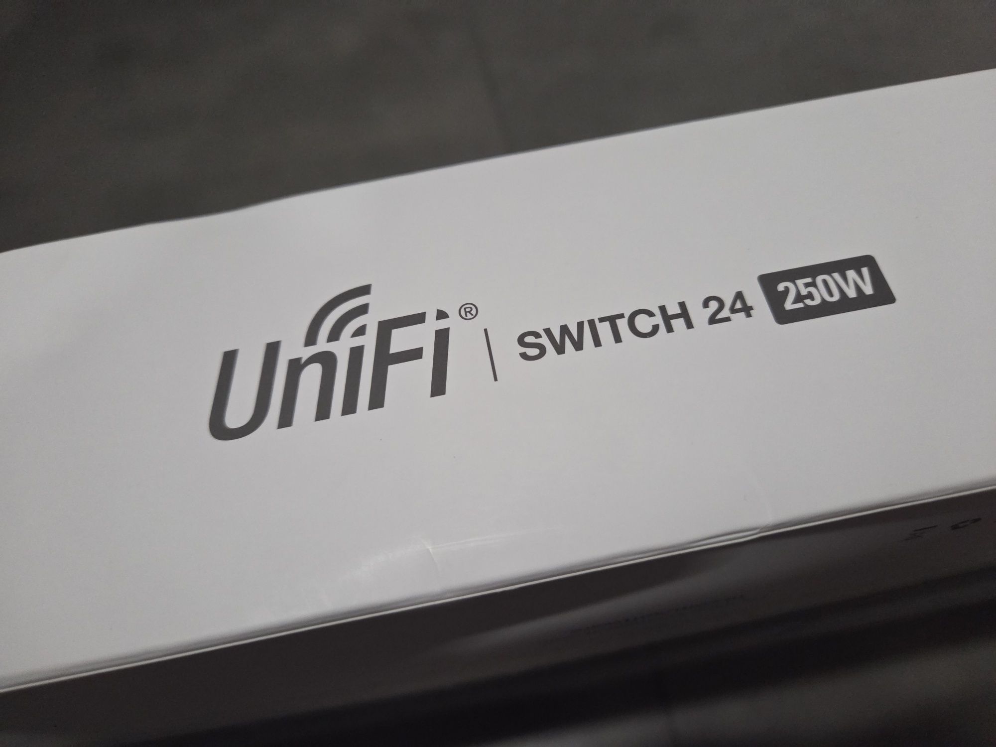 Unifi Switch  24 250W PoE+