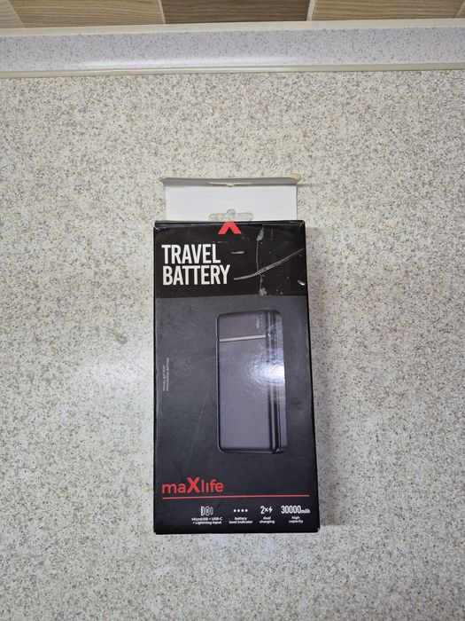 Продам пауэрбанк  на 30000 mAh , в хорошем рабочем состоянии .