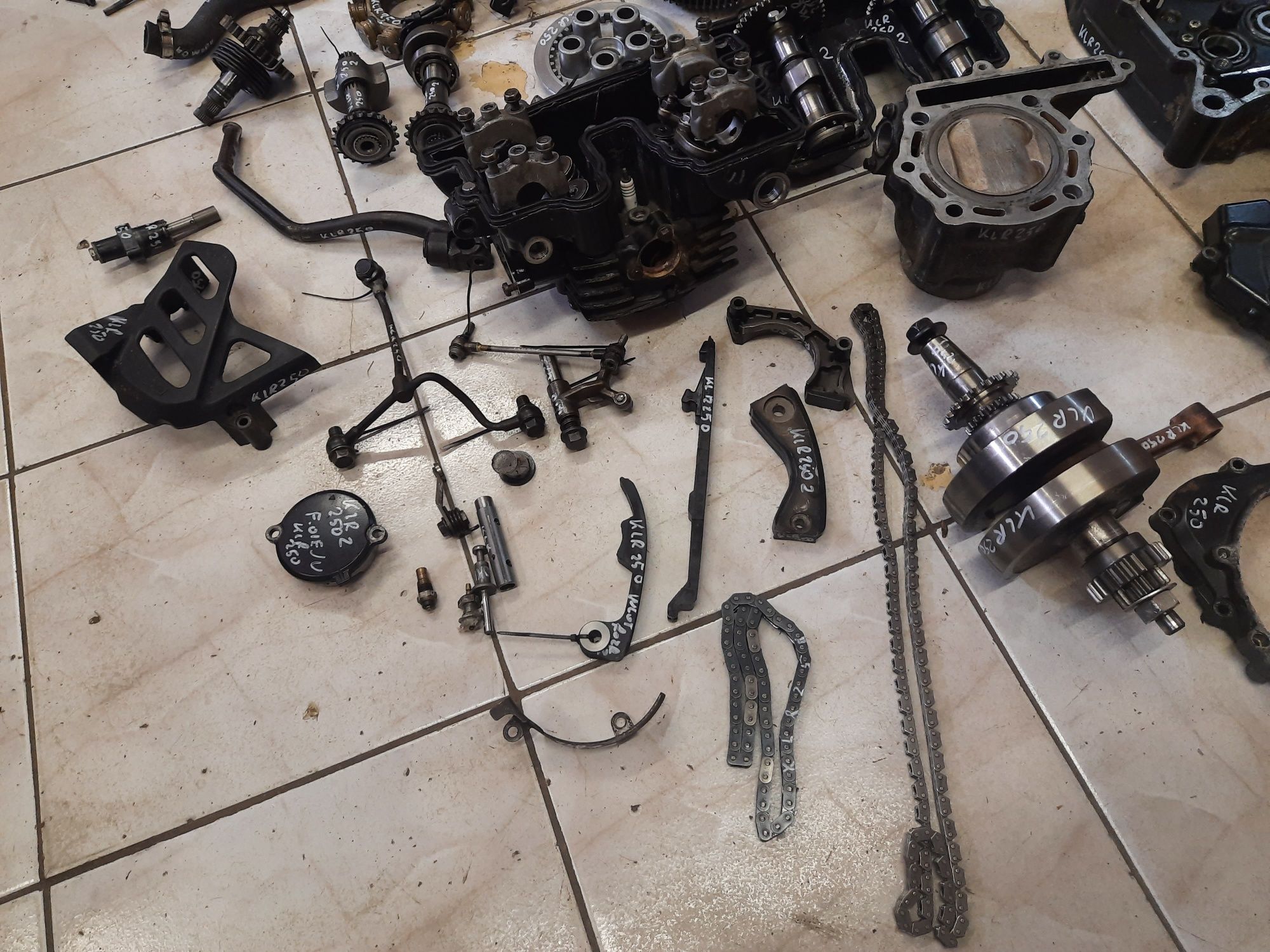 Kawasaki KLR 250 silnik części cylinder wał kapa skrzynia sprzęgło