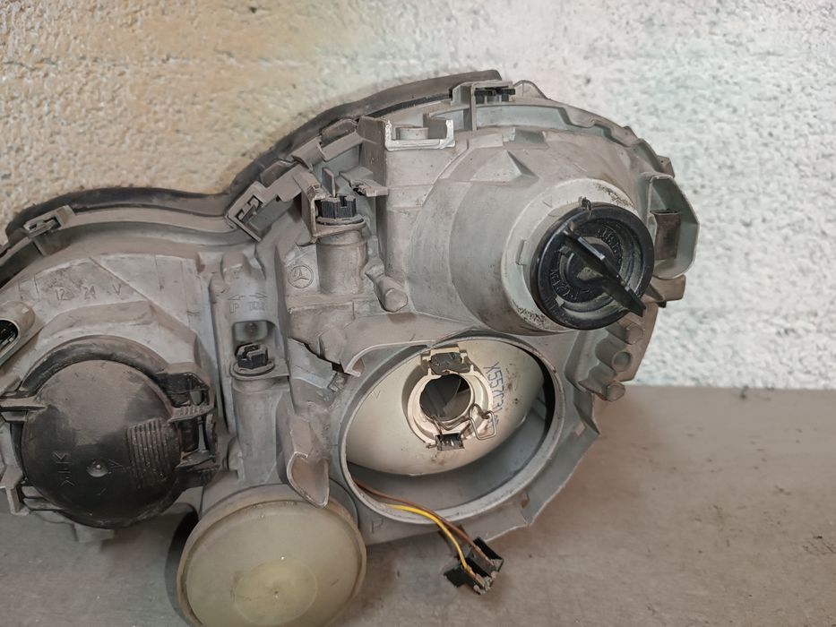 Vendo farol direito do Mercedes Benz W 203 ano 2002/07
