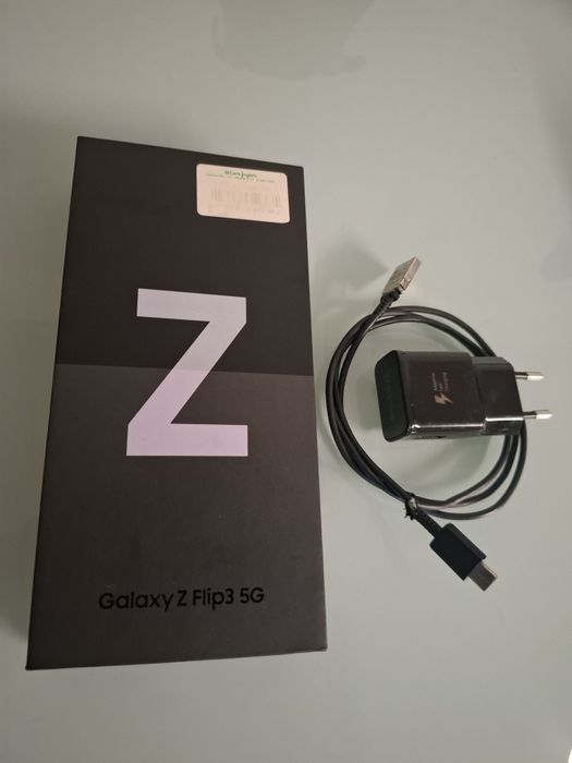 Samsung Galaxy Z Flip3 5G (black spot) 128gb