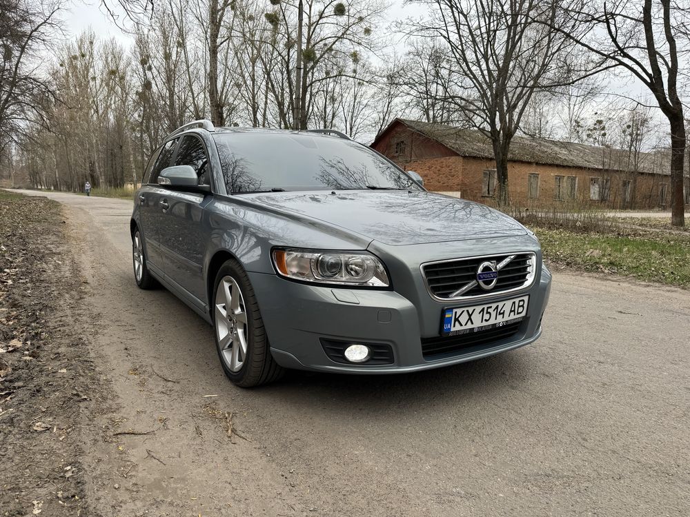 Продам Volvo v50 1.6 D2 2012