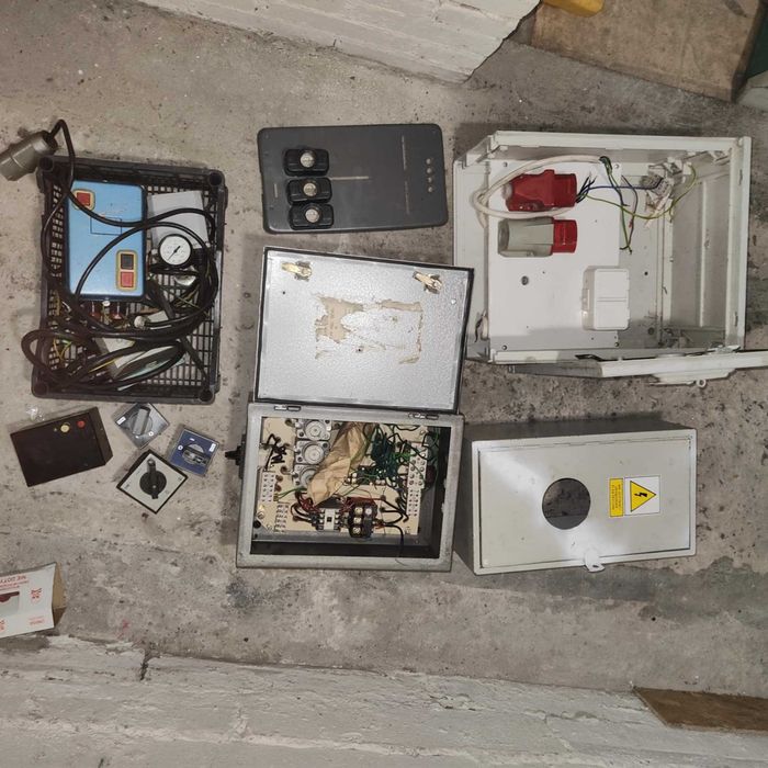 Skrzynki elektryczne 3 szt stalowe siła stycznik tablica