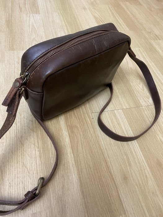 Fat face шкіряна  сумка кросбоди