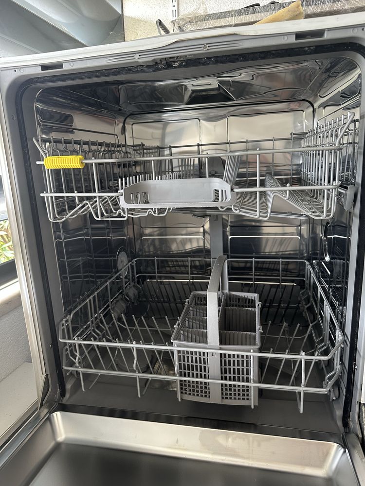 Vendo máquina de lavar loiça de encastrar Balay.