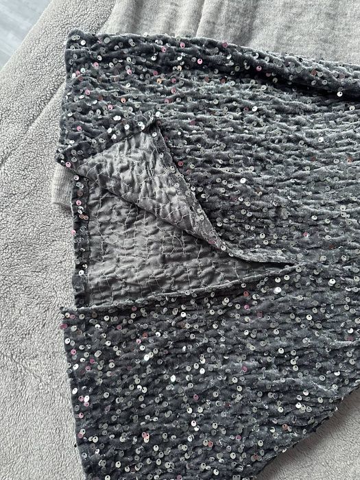 Спідниця в паєтки на резинці, м'яко облягає  силует. Розмір М