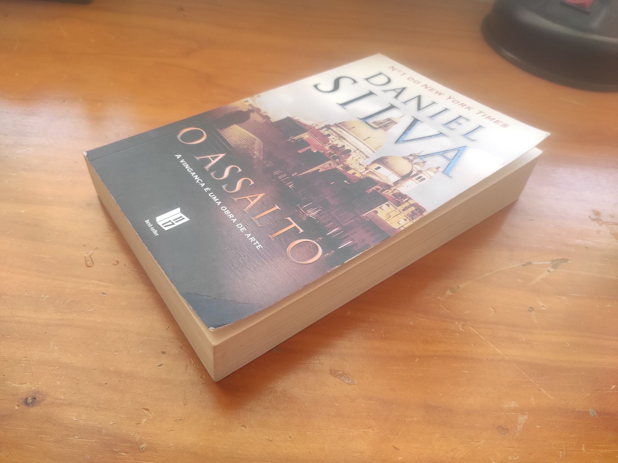 Livro"O Assalto"