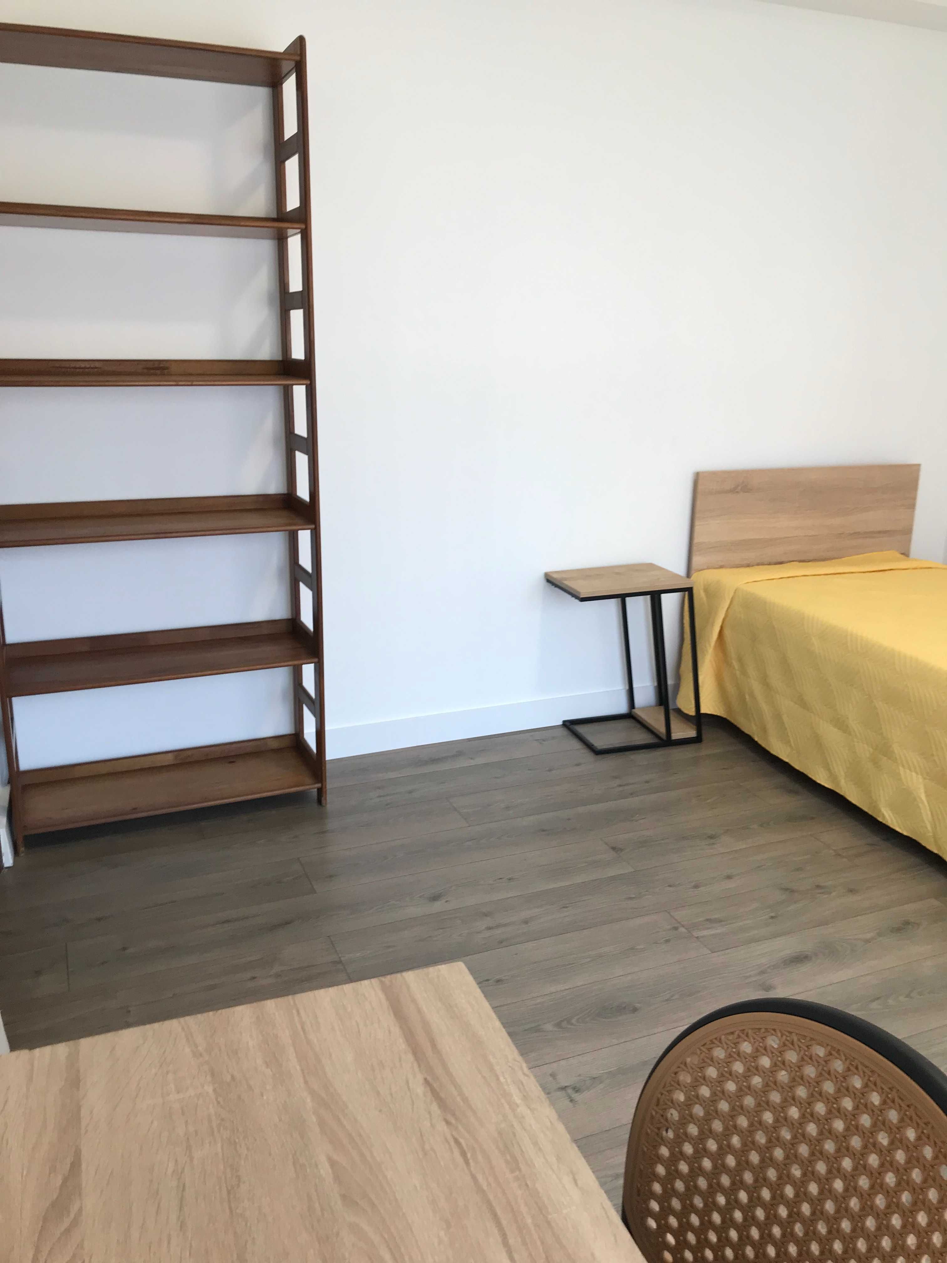 Excelente quarto para estudante com 14 metros quadrados