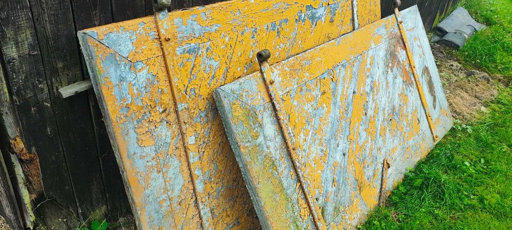 Stare drzwi drewniane 2 sztuki. Ciężkie Gospodarcze