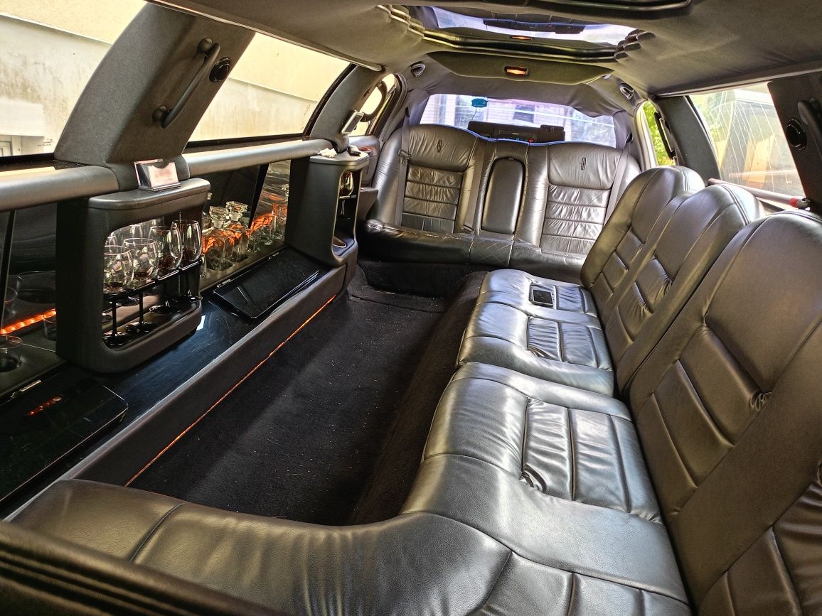 Limuzyna town car Lincoln zamiana na 7 osobowe auto