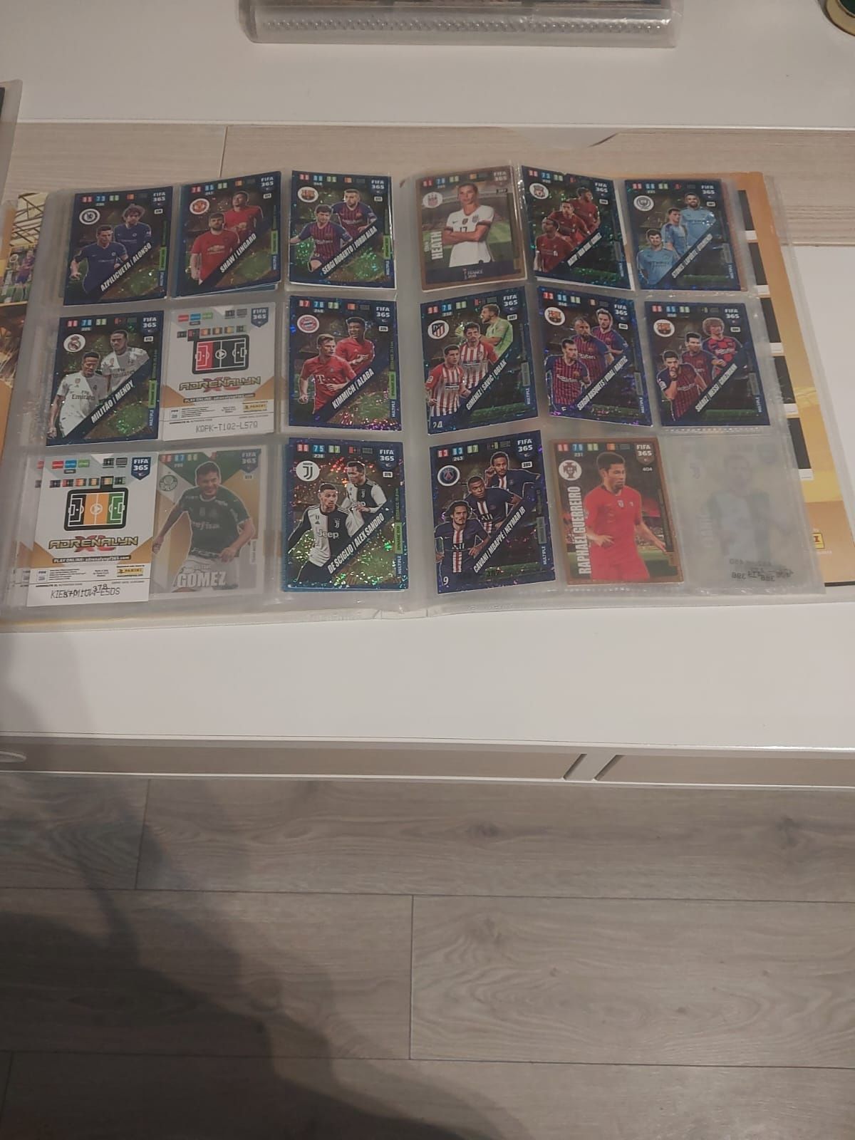 Karty piłkarskie + album Fifa 2020