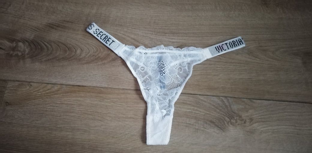 Stringi M wzór Victoria's Secret M pasują na S