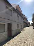 Moradia no centro da vila de Mogadouro.