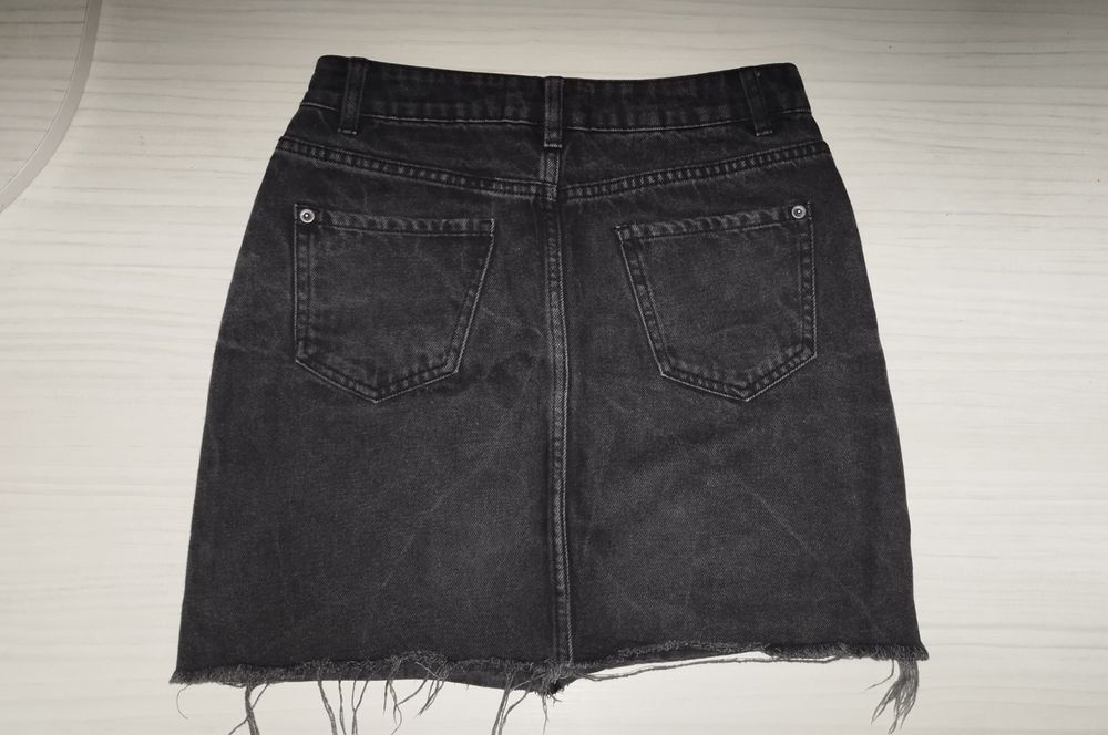 РОЗПРОДАЖ! Стильна Чорна Джинсова Міні Спідниця New Look (Raw Hem)-36р