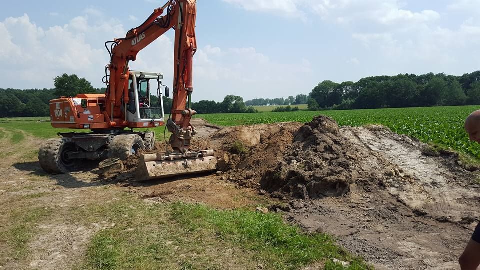 Roboty ziemne, wyburzenia-usługi koparką kołową 15t