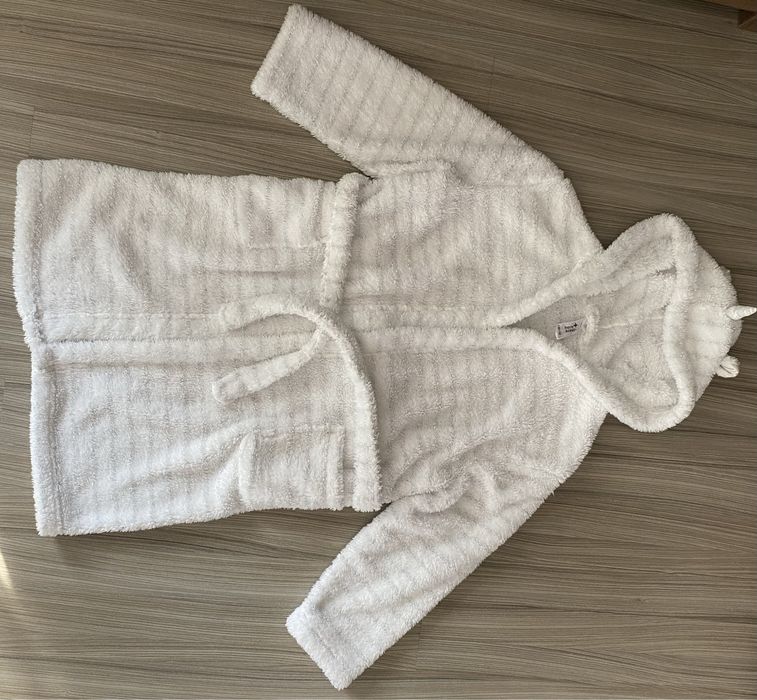 Szlafrok C&A rozm 146/152 jednorożec