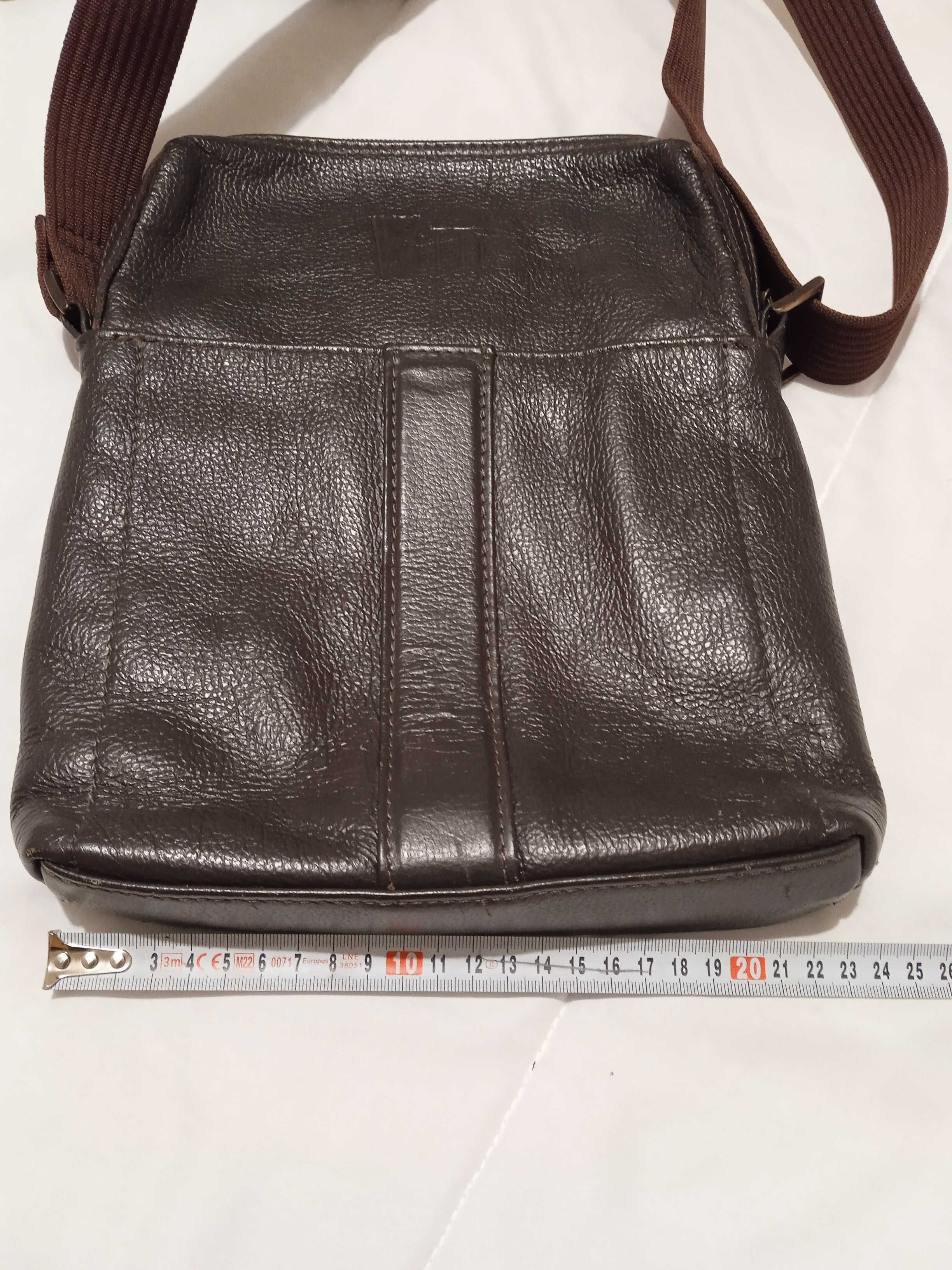 Bolsa média tiracolo em pele