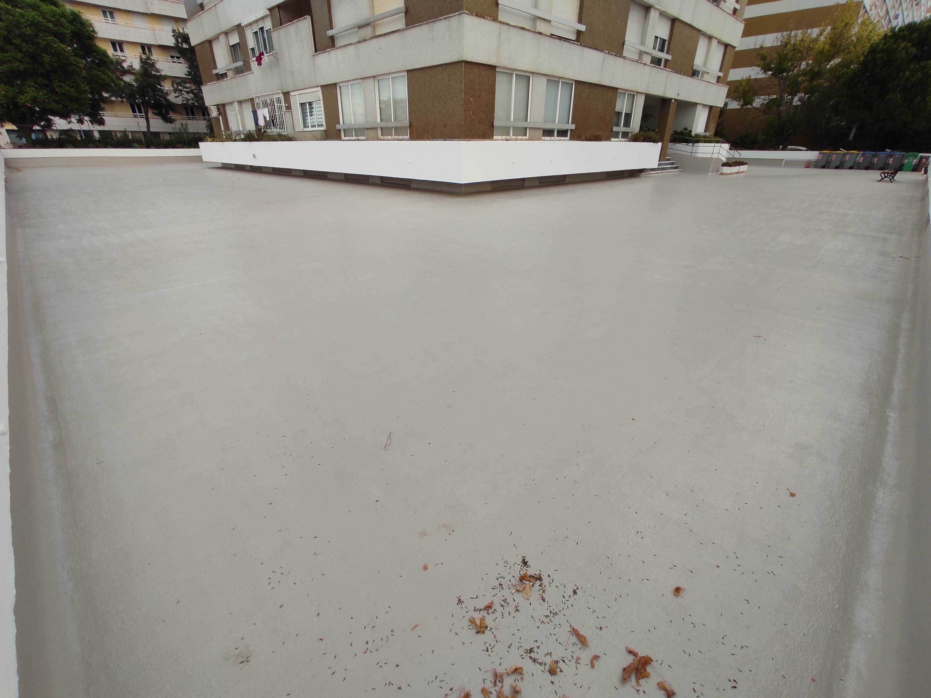 Portela Sacavém,T2/T3,garag,remod,Coz equipada,PVC,despensa,3Roupeiros