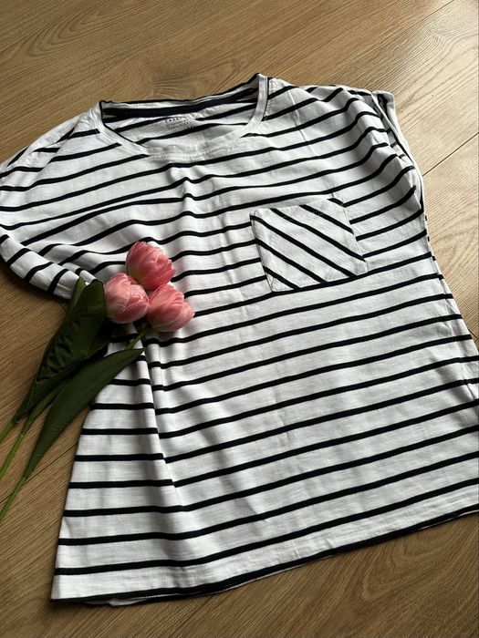 T-shirt Carry biały w czarne paski z kieszonką, oversize M, basic