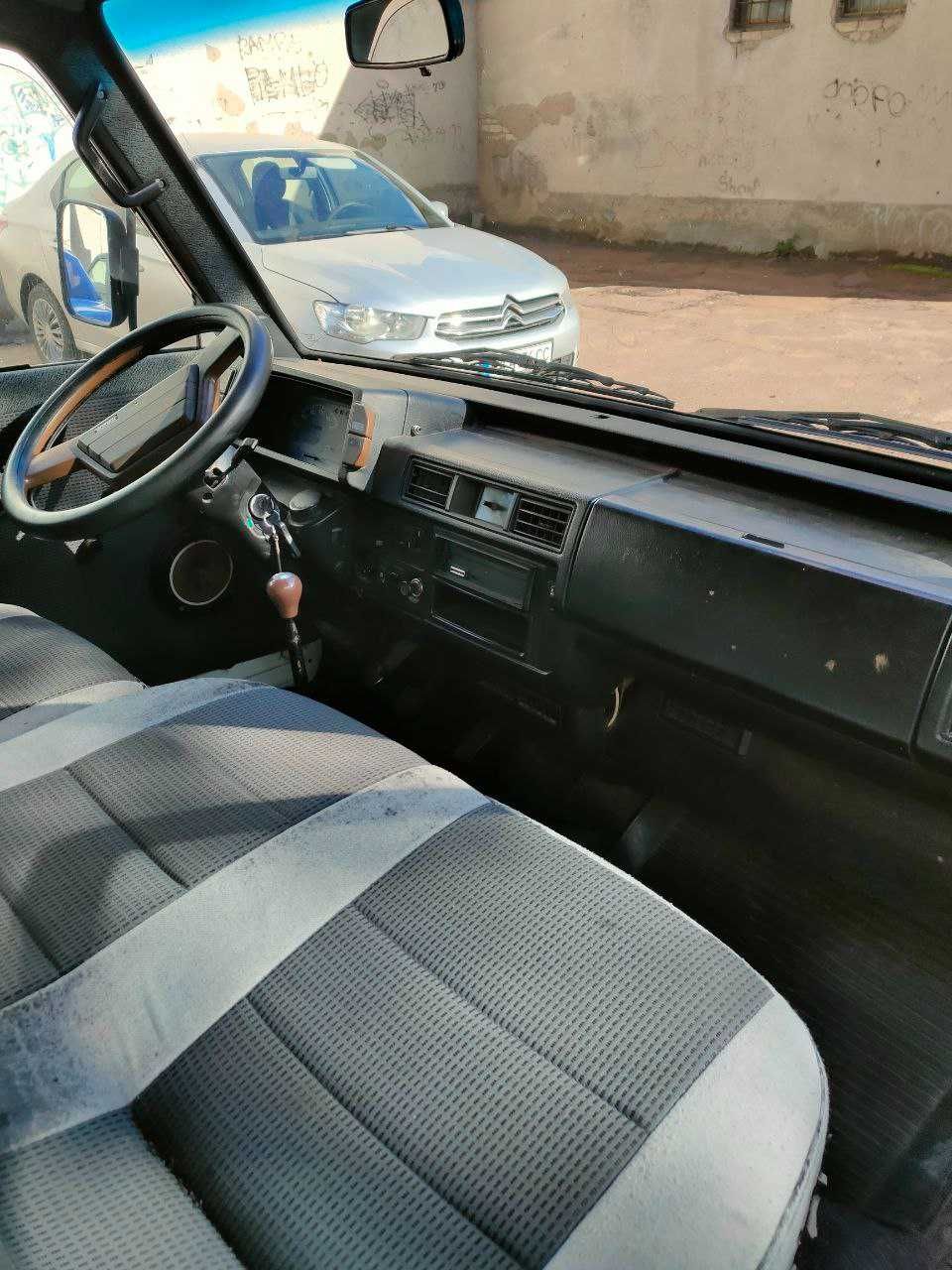 Продаж Mazda E 2000, газ/бензин