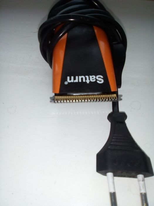 Машинка для стрижки Saturn.