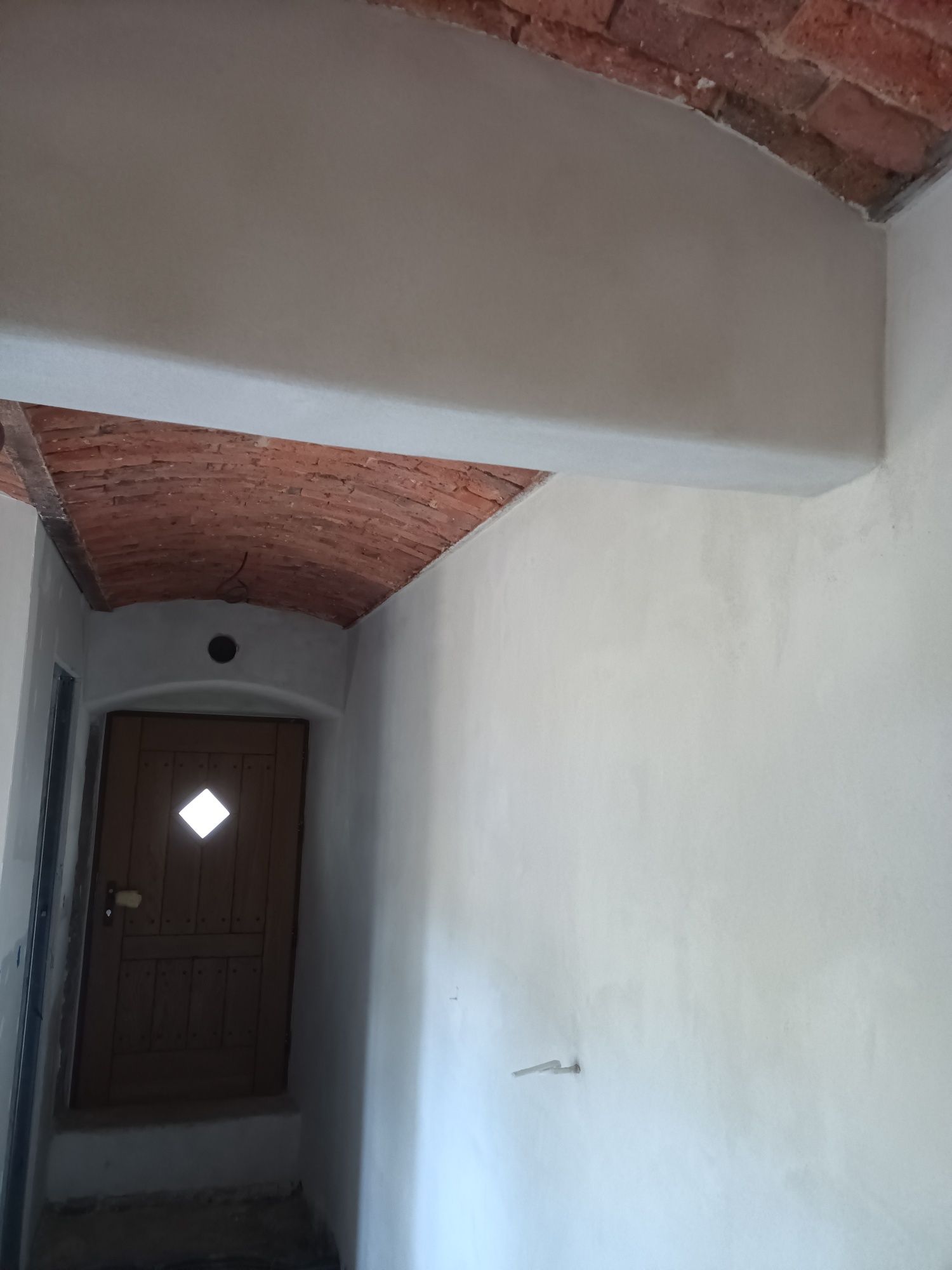 Tynkowanie. Tynki cementowo-wapienne, gliniane, gipsowe