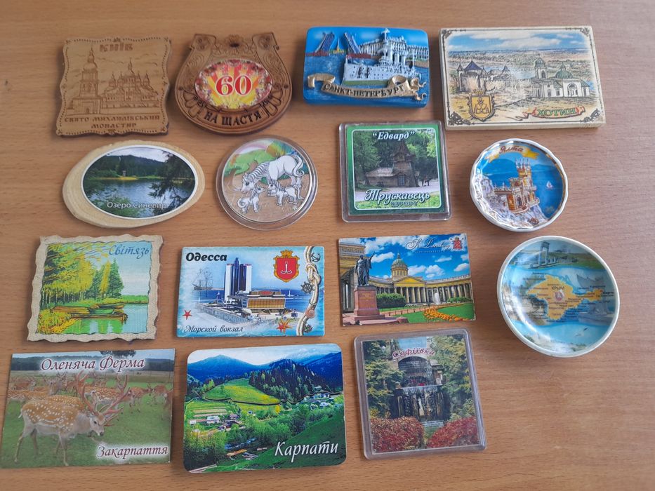 Магніти на холодильник