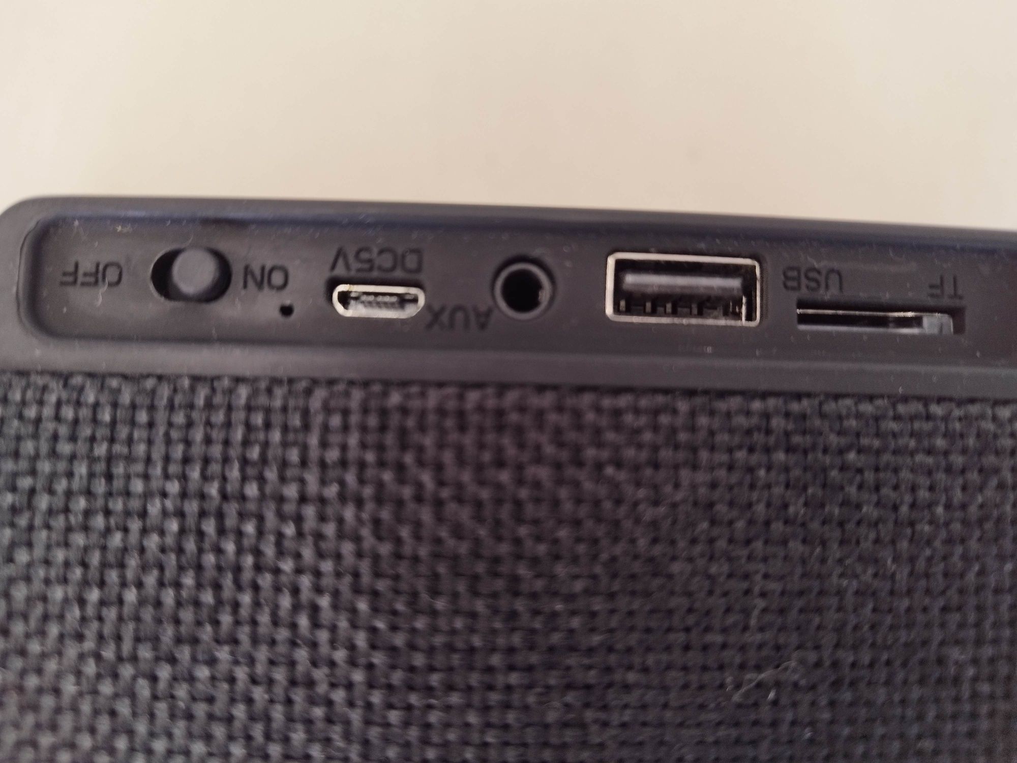 radio bluetooth  ze stacją ładującą