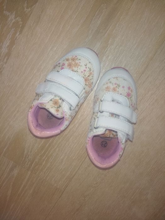 Oferta tênis e crocs 21