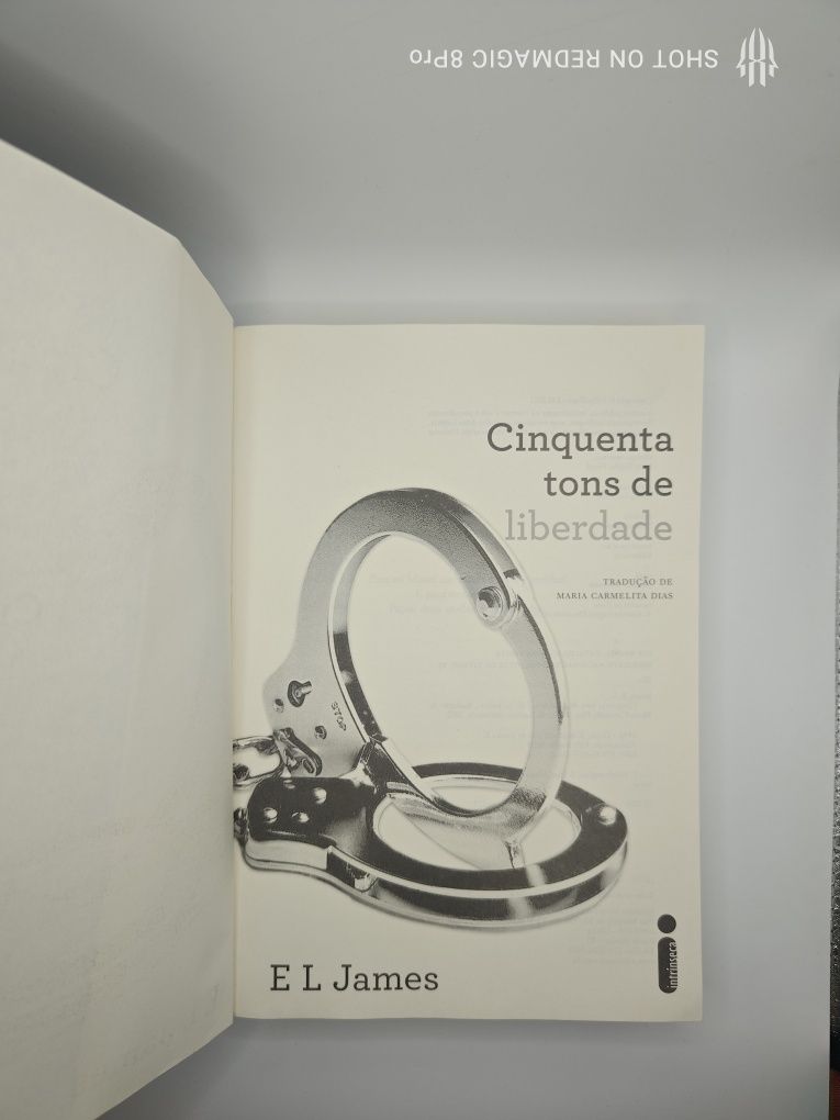 Livro - Cinquenta tons de liberdade