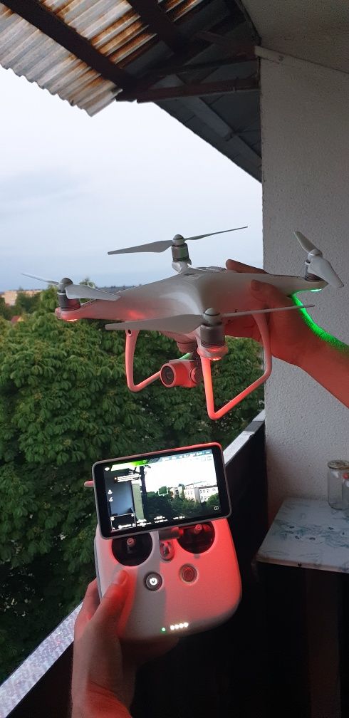 DJI phantom 4 Advanced z ekranem.SUPER