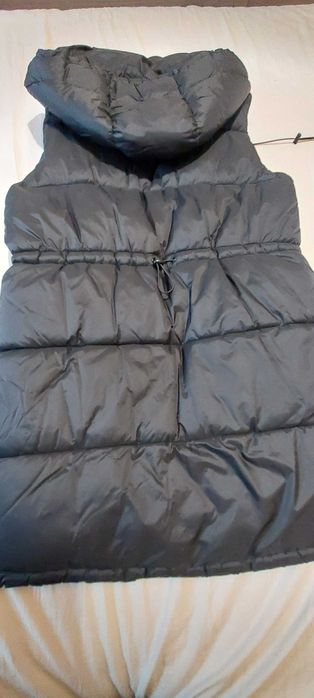 Długa pikowana kamizelka regulowana z kapturem Zara