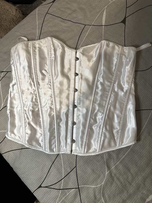 Корсет білий и чорний листайте