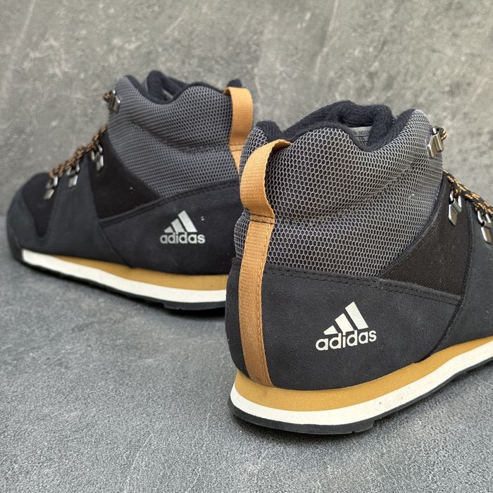 32 та 37р.ОРИГІНАЛ 100% Черевики адідас Adidas Snowpitch FZ2602