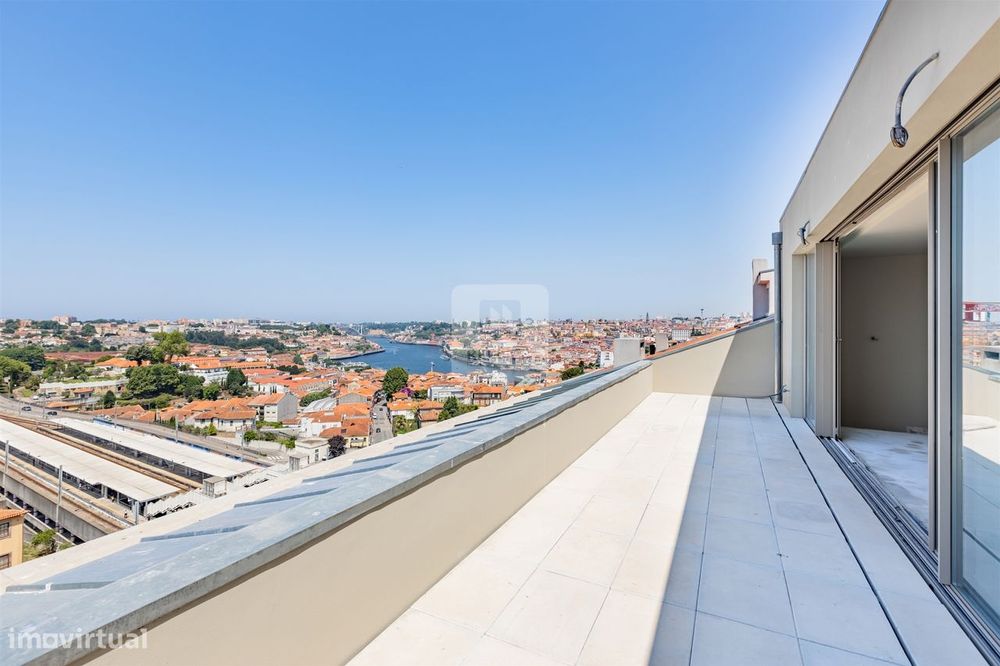 T3 Duplex com 2 Terraços, Varanda e Vista Rio Douro | LYNQ Gaia