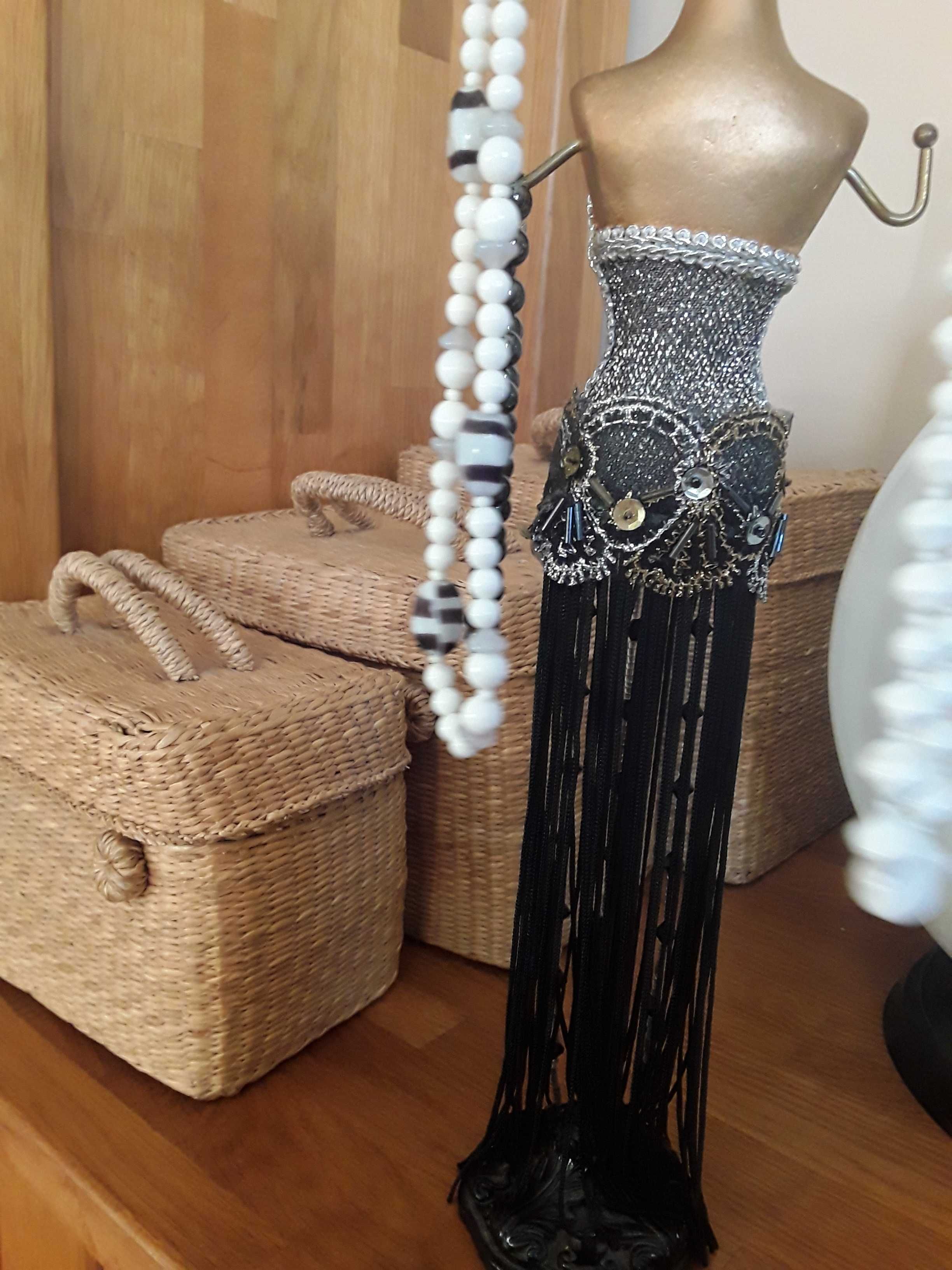 Manekin na biżuterię, stojak w sukni 38 cm