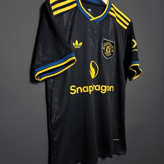 Футбольна форма Манчестер Юнайтед 25-26/ Футбольное джерси Манчестер