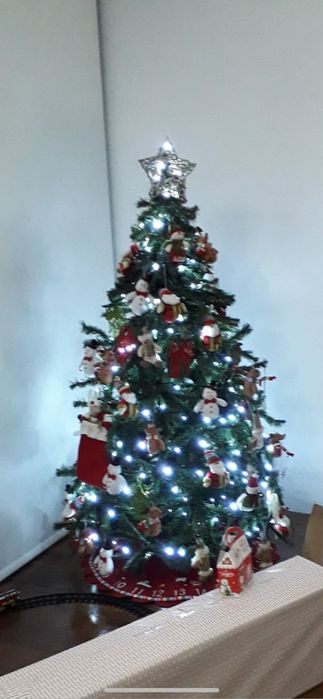 Vendo Árvore de Natal 1.80M Como Nova Sem Decoração