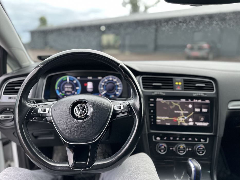 Volkswagen E-golf 2017 36 кв