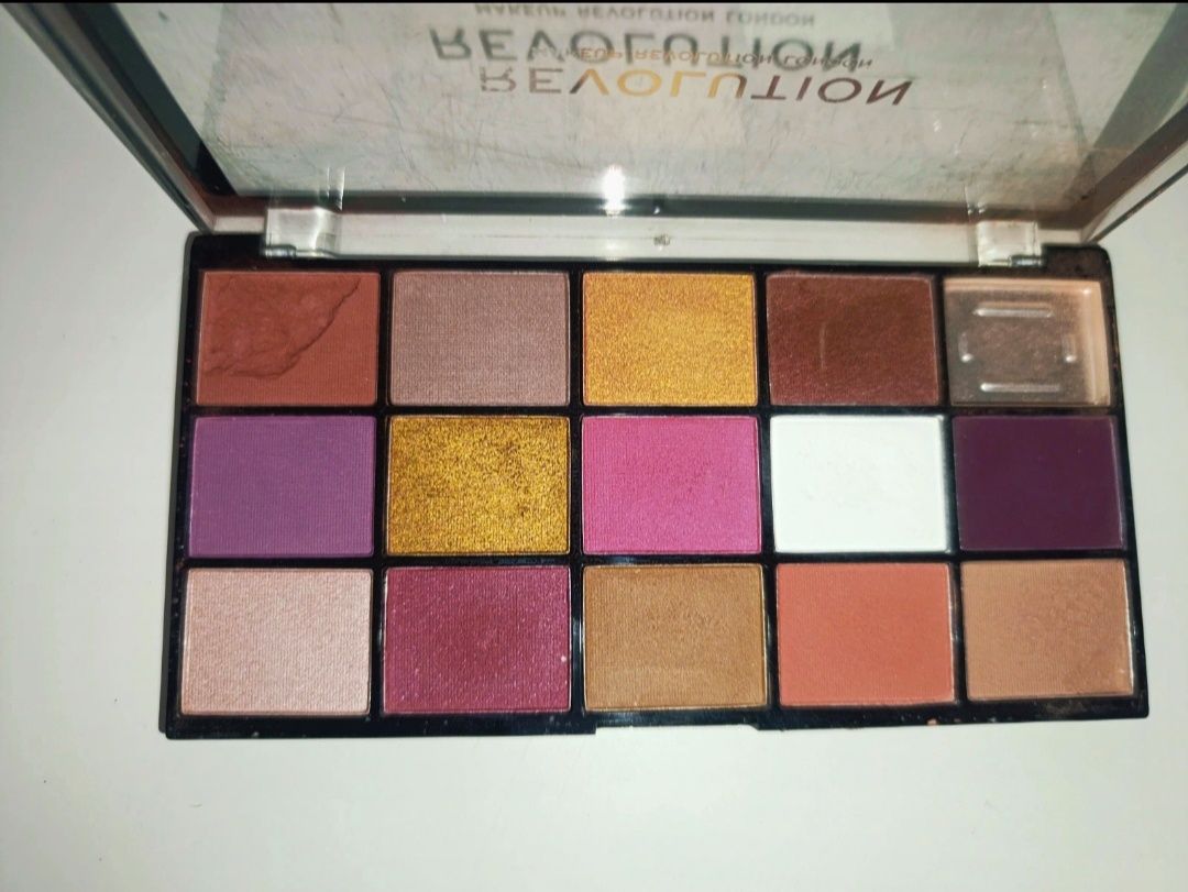 Paleta 15 cieni do powiek Revolution Reloaded Red Alert
