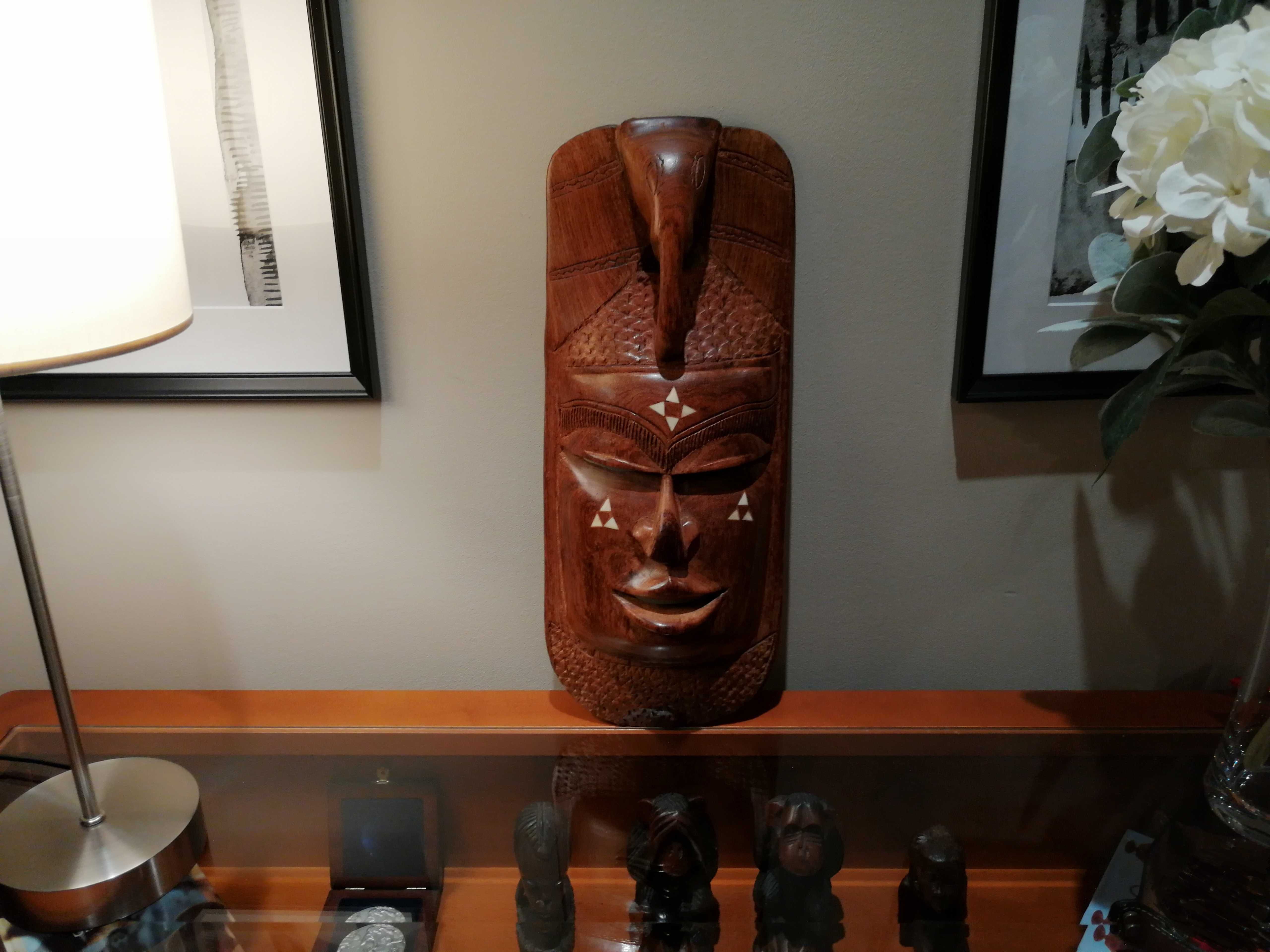 Arte tribal africana - Duas máscaras esculpidas à mão