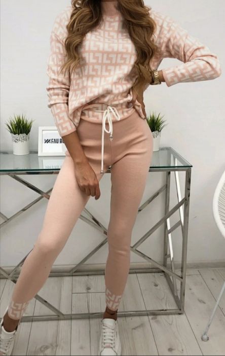 Nowy dres dzianinowy, dres sweterkowy, r. M/L