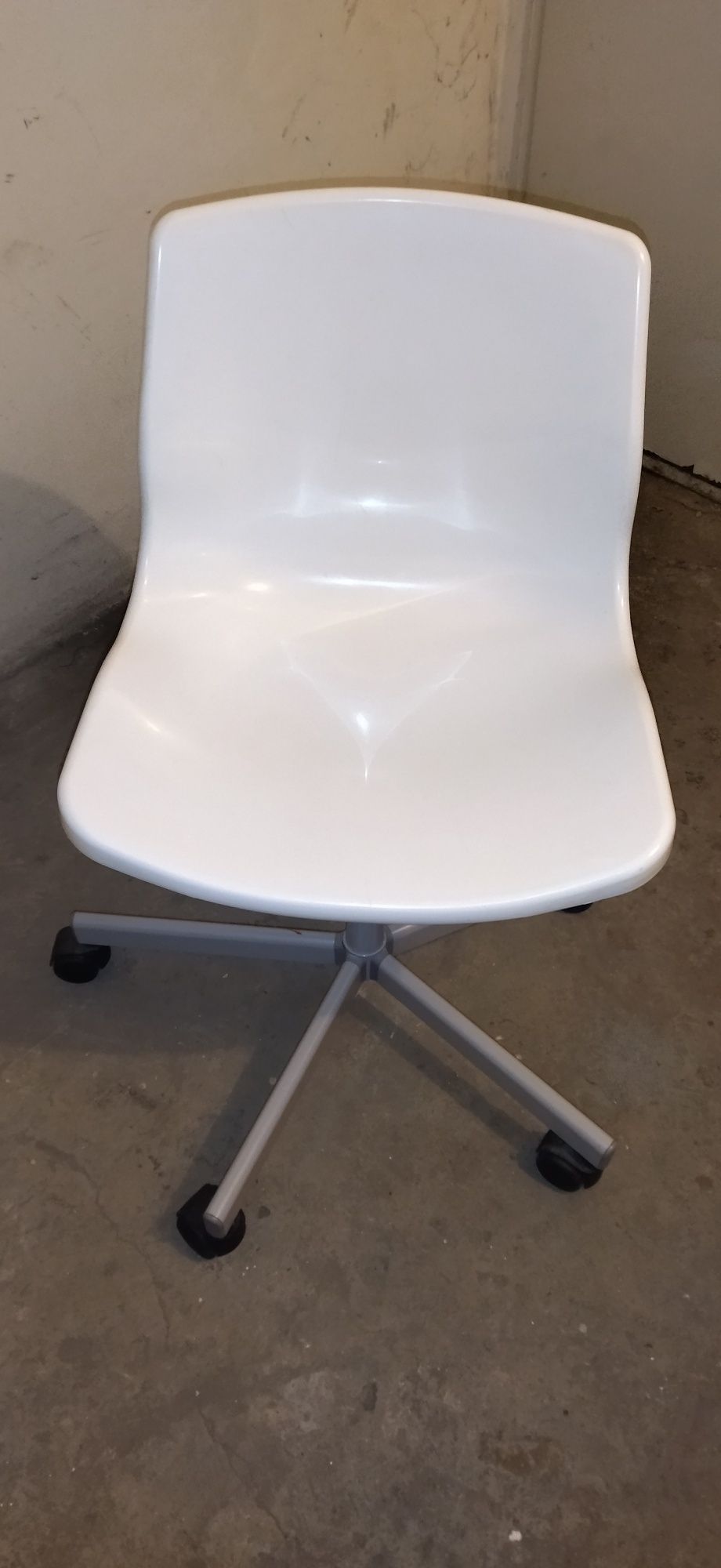 Krzesło obrotowe na kółkach IKEA białe