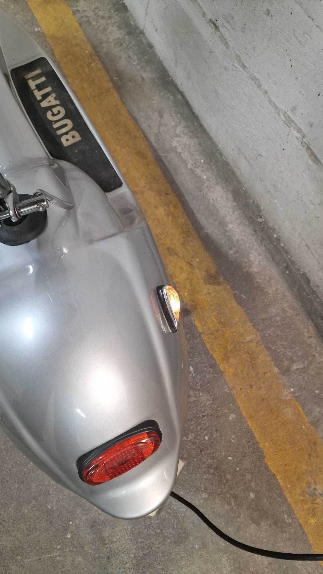 Mini scooter Elétrica Retro Cinzenta a Funcionar – precisa de baterias