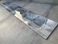 MARMUR NA SCHODACH - szara stopnica polerowana 120x30 POŁYSK