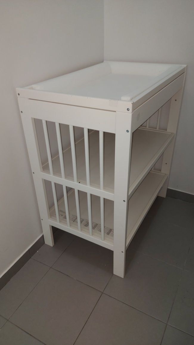 Muda fraldas branco
