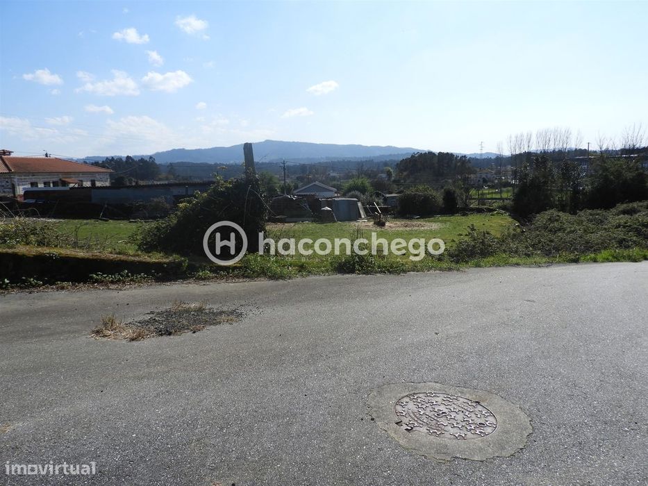 Terreno de construção na Ucha Barcelos