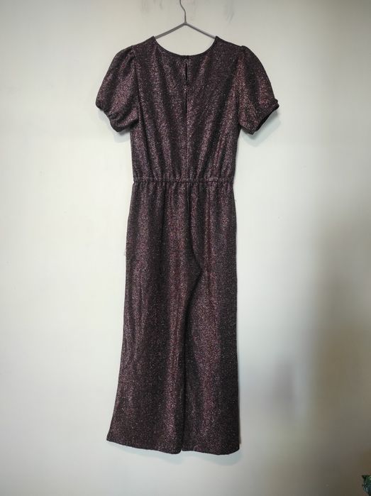 Błyszczący brokatowy długi kombinezon z szerokimi nogawkami