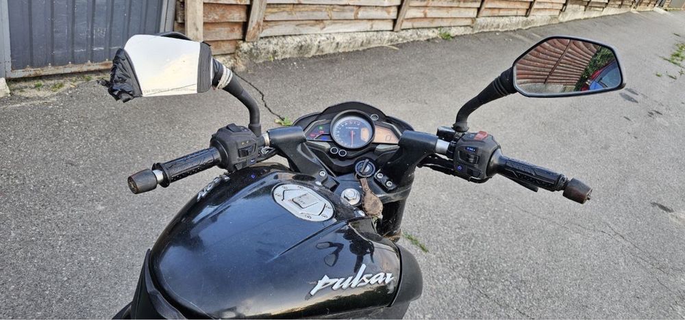 Bajaj pulsar 200